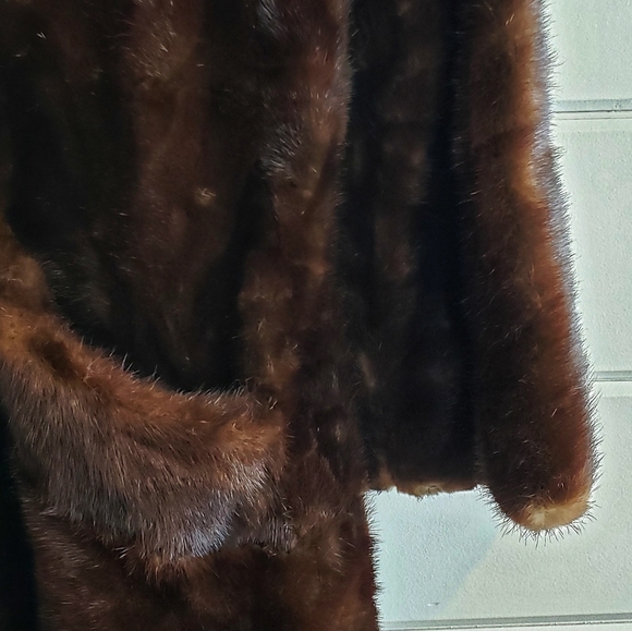 Maple Furriers | authentic mink coat - Picture 4 of 7
